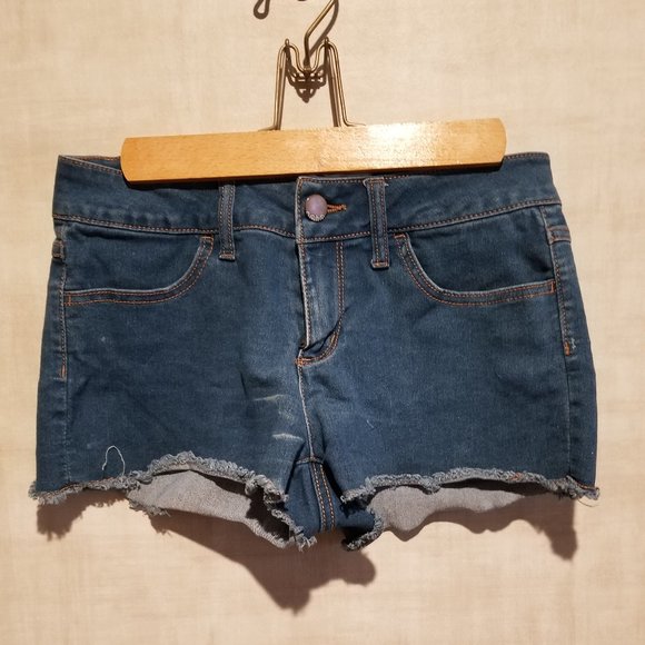 NO BOUNDARIES RAW HEM DENIM SHORTS - Picture 1 of 4